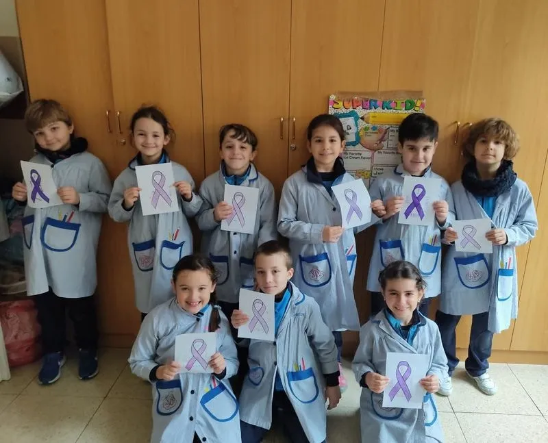 Foto 3 - Alumnos y profesores del colegio San Juan Bosco celebra el 8M con diversas actividades