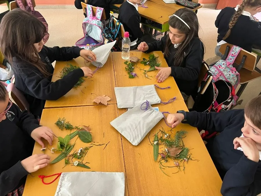 Foto 7 - Alumnos de Misioneras crean su propio herbolario
