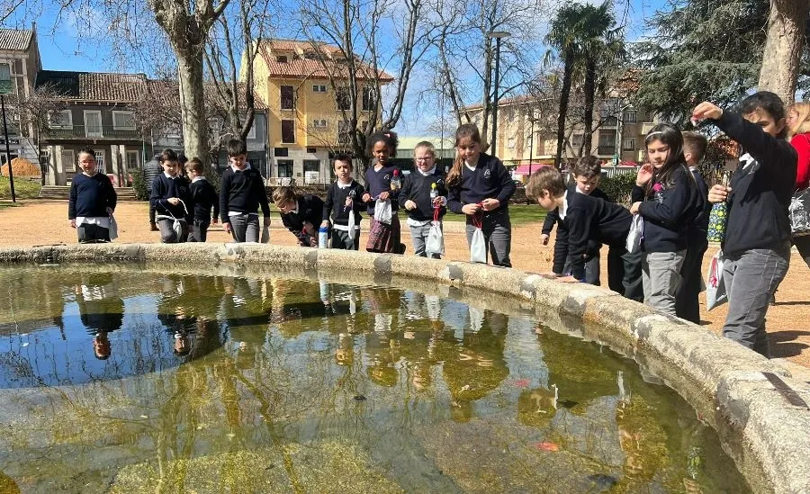 Foto 5 - Alumnos de Misioneras crean su propio herbolario