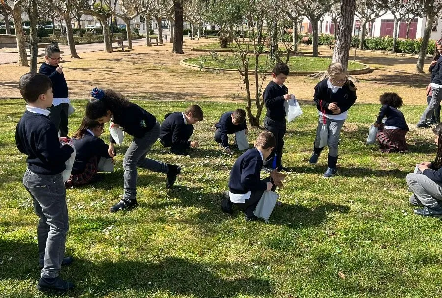 Foto 2 - Alumnos de Misioneras crean su propio herbolario
