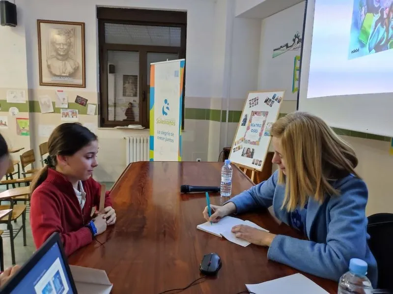 Foto 10 - Visita de la autora Beatriz Os&eacute;s al Colegio San Juan Bosco de Salamanca