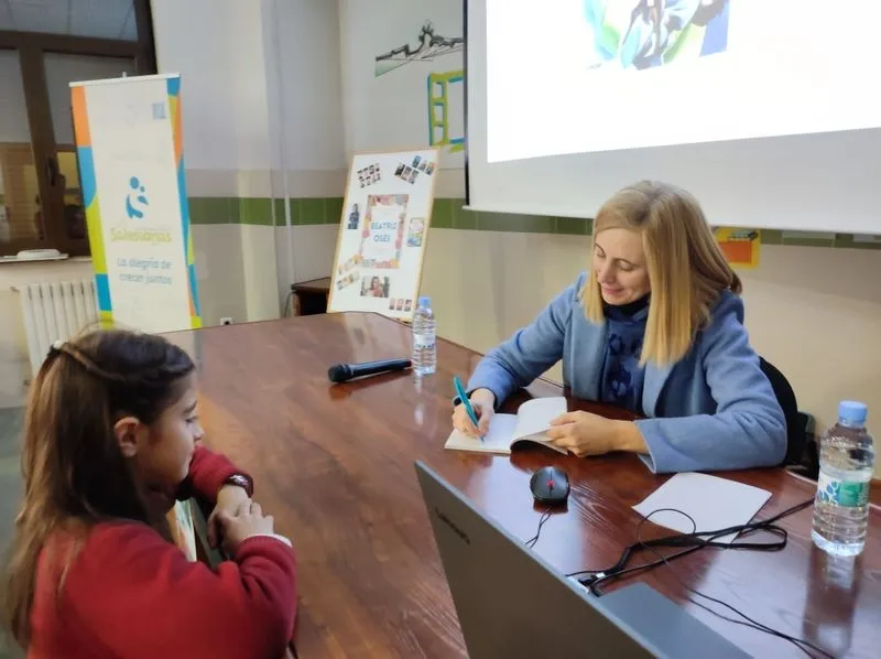 Foto 8 - Visita de la autora Beatriz Os&eacute;s al Colegio San Juan Bosco de Salamanca