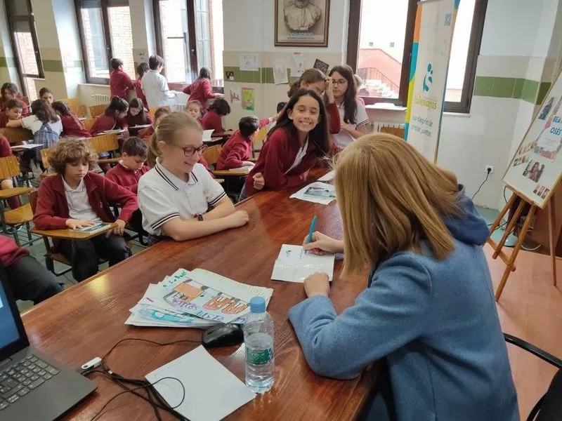 Foto 7 - Visita de la autora Beatriz Os&eacute;s al Colegio San Juan Bosco