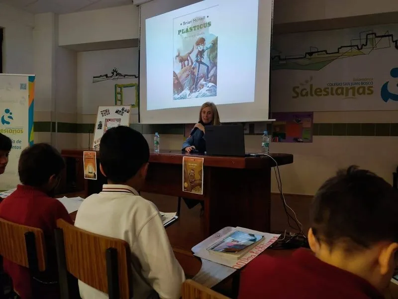 Foto 3 - Visita de la autora Beatriz Os&eacute;s al Colegio San Juan Bosco de Salamanca