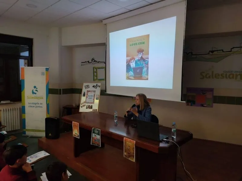 Foto 3 - Visita de la autora Beatriz Os&eacute;s al Colegio San Juan Bosco