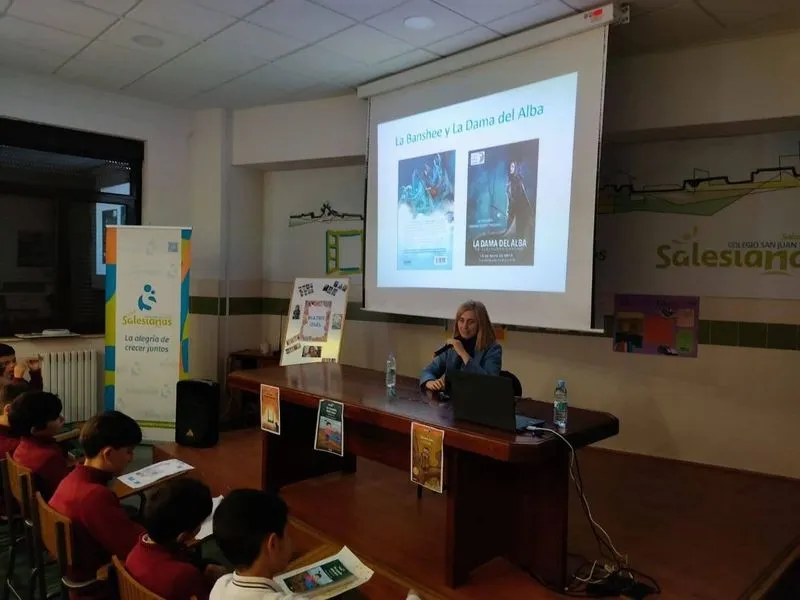 Foto 2 - Visita de la autora Beatriz Os&eacute;s al Colegio San Juan Bosco