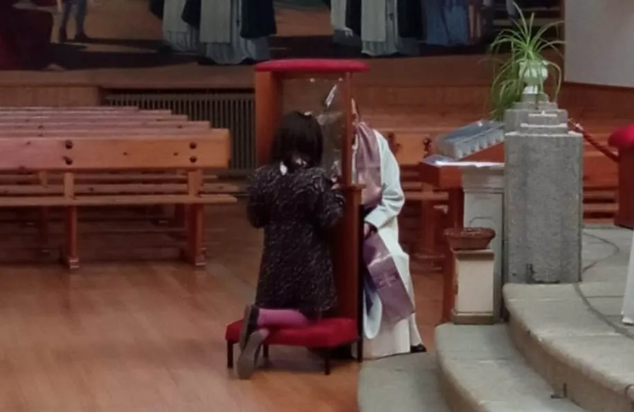 Foto 3 - Los ni&ntilde;os de 3&ordm; de Catequesis de San Crist&oacute;bal se confiesan por primera vez