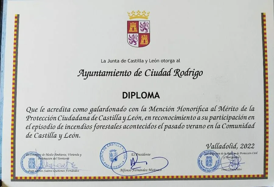 Foto 2 - La Junta entrega la &lsquo;Menci&oacute;n Honor&iacute;fica&rsquo; por la acogida a los desalojados por el incendio de Monsagro