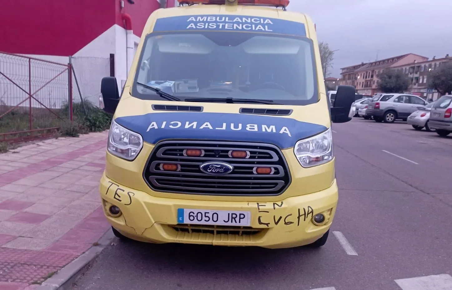 Foto 3 - Amanecen con pintadas varias ambulancias en Ciudad Rodrigo