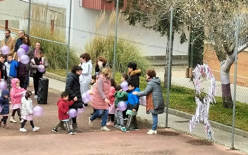 El IES Tierras de Abadengo y el CEIP Liminares celebran en Lumbrales el 8M 