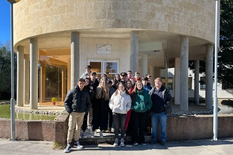 Foto 8 - Alumnos de IES &lsquo;Leonardo Da Vinci&rsquo; conocen la actividad cient&iacute;fica e industrial de Guijuelo