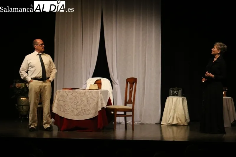 Taintantos Teatro dejó en Vitigudino una buena impresión con 'Cosas de familia' / CORRAL
