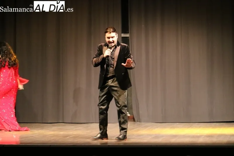 Actuación de Mariluz romero y Richard en el Centro Cultural de Vitigudino