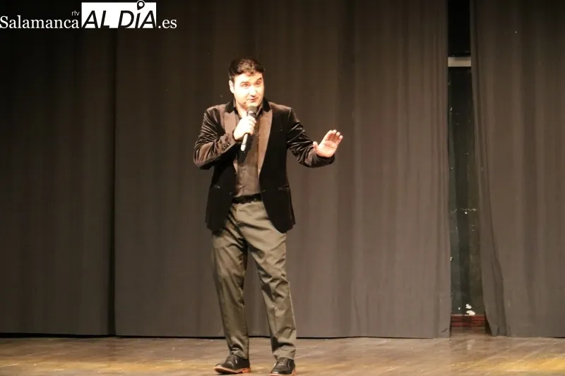 Actuación de Mariluz romero y Richard en el Centro Cultural de Vitigudino