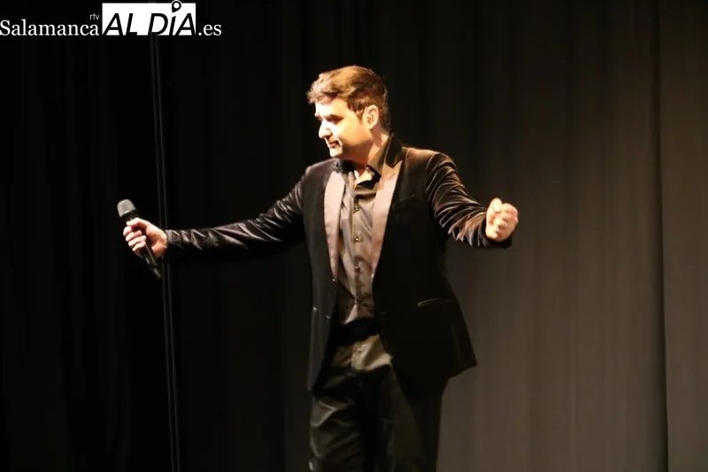 Actuación de Mariluz romero y Richard en el Centro Cultural de Vitigudino