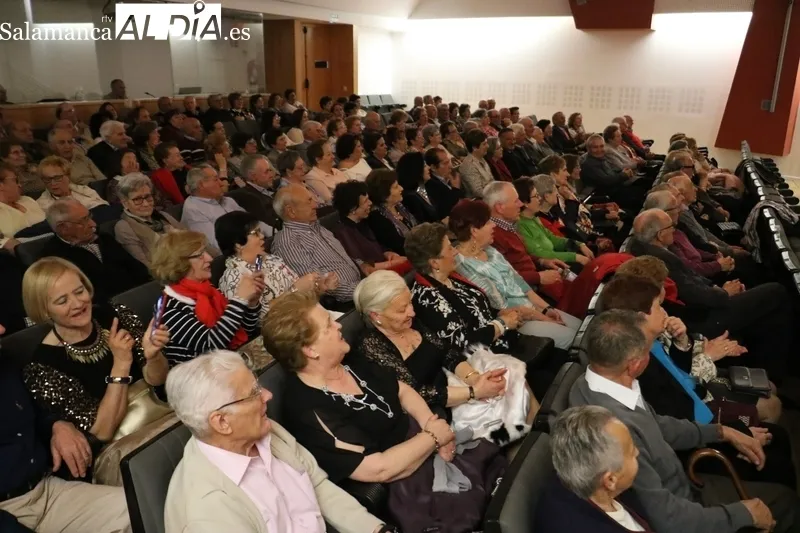 Actuación de Mariluz romero y Richard en el Centro Cultural de Vitigudino