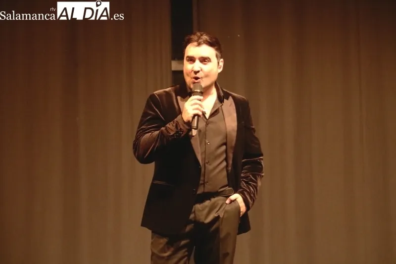 Actuación de Mariluz romero y Richard en el Centro Cultural de Vitigudino