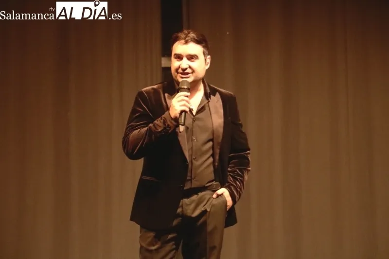 Actuación de Mariluz romero y Richard en el Centro Cultural de Vitigudino
