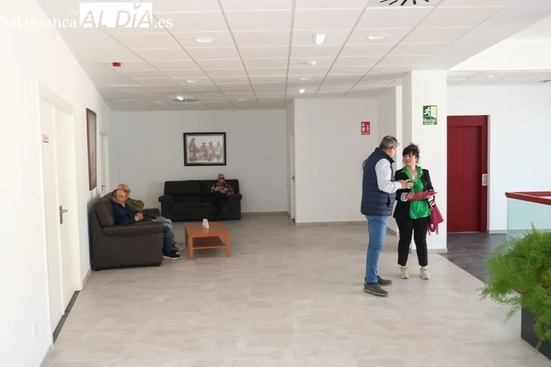 Los cuatro concejales de la oposición, con la concejala electa, Leticia Cuesta, acudieron a la sesión que finalmente se celebrará el viernes próximo a las 12.00 horas / CORRAL 