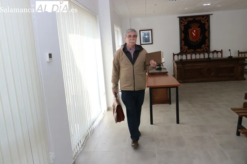 Los cuatro concejales de la oposición, con la concejala electa, Leticia Cuesta, acudieron a la sesión que finalmente se celebrará el viernes próximo a las 12.00 horas / CORRAL 