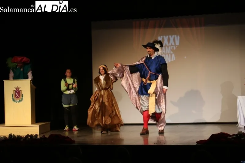 Acto de clausura y entrega de premios del XXXV Certamen Nacional de Teatro 'Villa de Vitigudino' / CORRAL