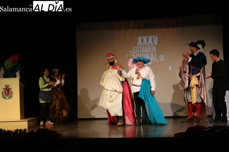 Acto de clausura y entrega de premios del XXXV Certamen Nacional de Teatro 'Villa de Vitigudino' / CORRAL