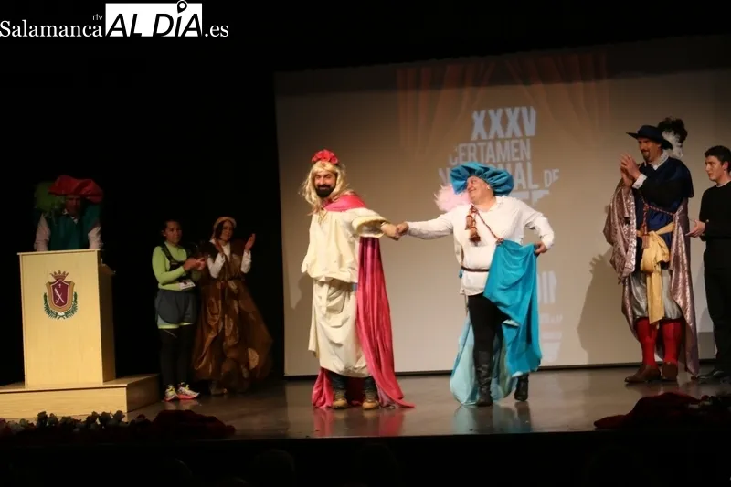 Acto de clausura y entrega de premios del XXXV Certamen Nacional de Teatro 'Villa de Vitigudino' / CORRAL