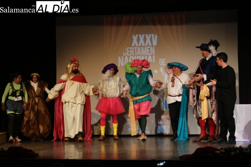 Acto de clausura y entrega de premios del XXXV Certamen Nacional de Teatro 'Villa de Vitigudino' / CORRAL