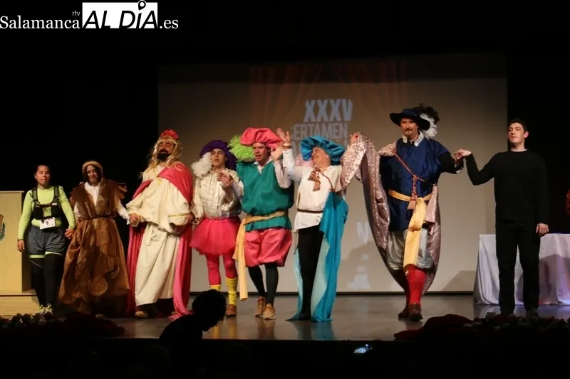 Acto de clausura y entrega de premios del XXXV Certamen Nacional de Teatro 'Villa de Vitigudino' / CORRAL