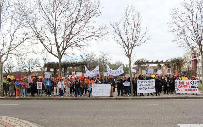 Manifestación en Valladolid de los Cuidados Técnicos de Servicios Asistenciales de Castilla y León