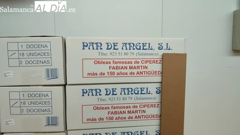 Pan de Ángel entrega la Oblea de Oro 2023 al exgobernador civil de Salamanca Jaime Royo Villanova  / CORRAL