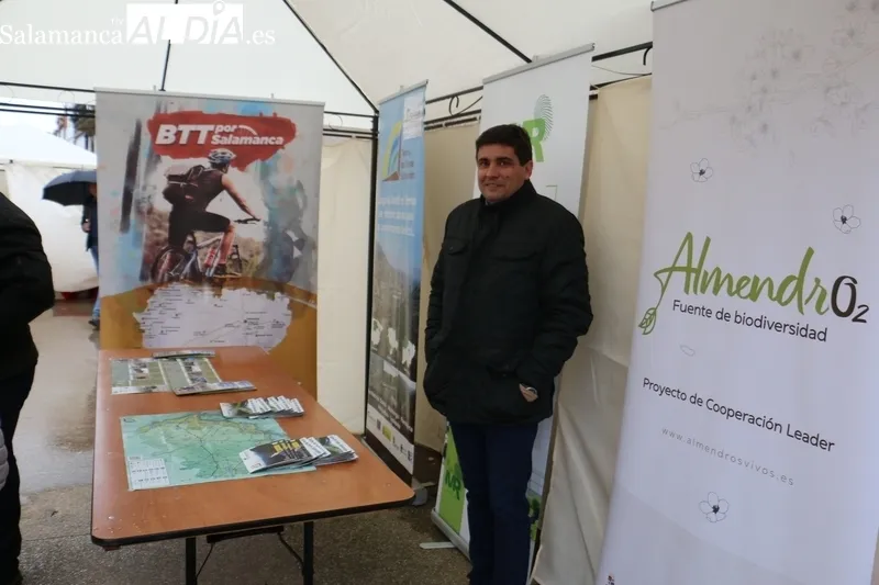 La Fiesta del Almendro de La Fregeneda homenajea a Ángel Santiago Juanes / CORRAL Y ESTER CORREDERA