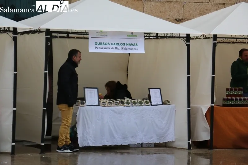 La Fiesta del Almendro de La Fregeneda homenajea a Ángel Santiago Juanes / CORRAL Y ESTER CORREDERA