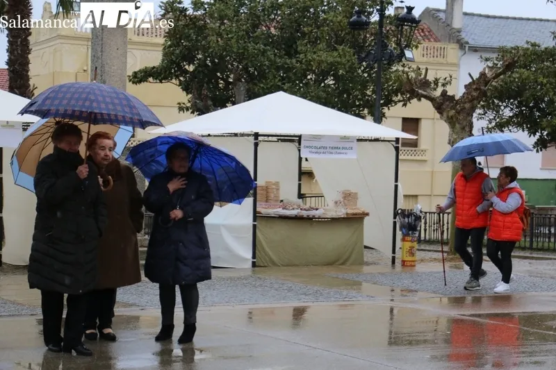 La Fiesta del Almendro de La Fregeneda homenajea a Ángel Santiago Juanes / CORRAL Y ESTER CORREDERA