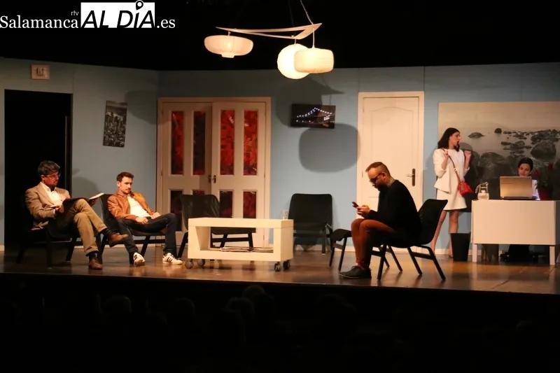'Toc: una terapia de choque' de La Locandiera Teatro en Vitigudino / CORRAL