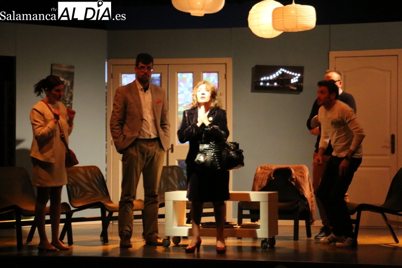 'Toc: una terapia de choque' de La Locandiera Teatro en Vitigudino / CORRAL