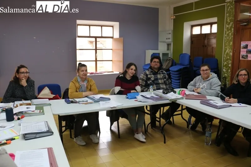 El gerente del Ecyl, Juan Carlos Sánchez, procedía  la inauguración de este taller en Hinojosa, en el que se formarán diez personas / CORRAL  