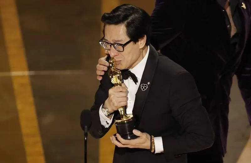 Ke Huy Quan, uno de los premiados por 'Todo a la vez en todas partes'