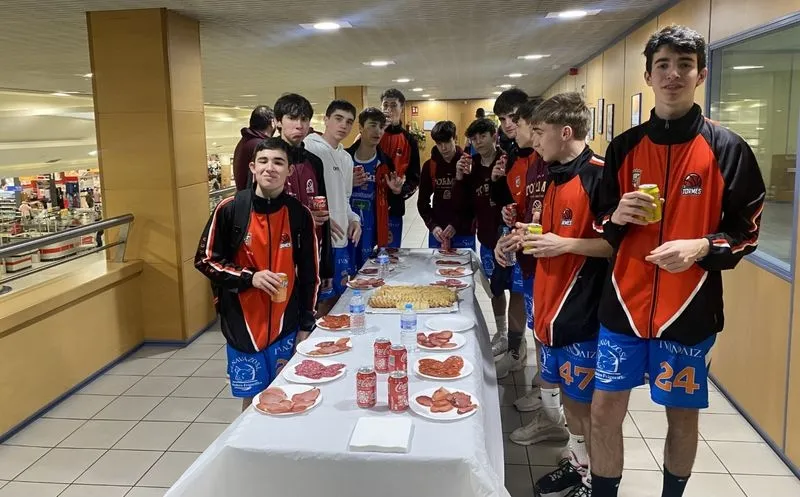 Foto 4 - El CB Tormes presenta a todos sus equipos auton&oacute;micos