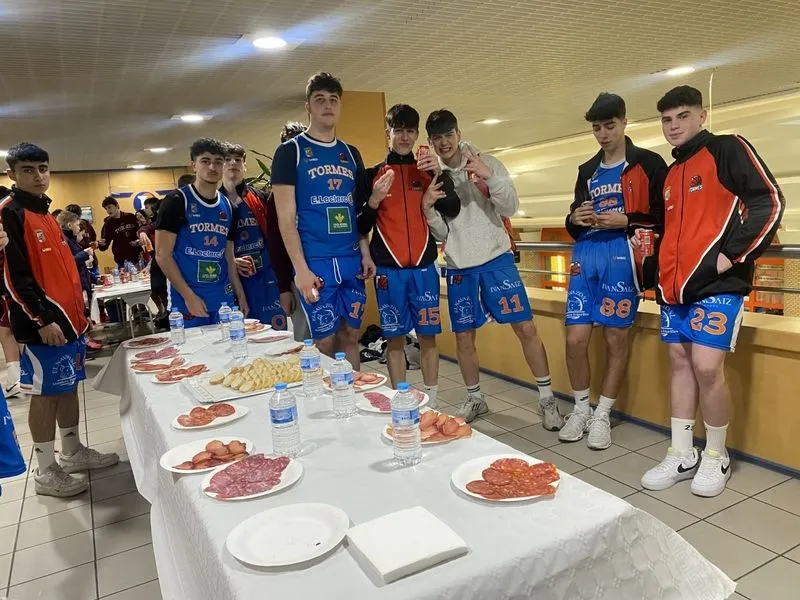Foto 2 - El CB Tormes presenta a todos sus equipos auton&oacute;micos