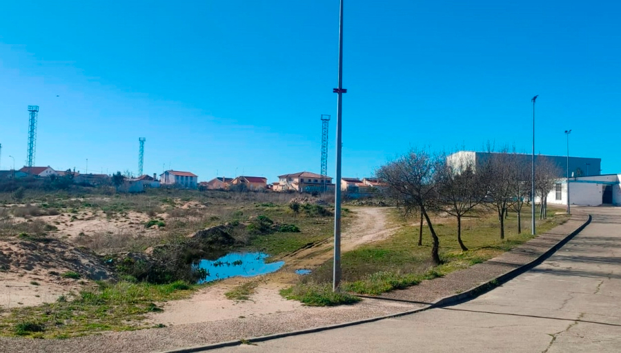 Foto 1 - Fuentes de Oñoro construirá un parking de autocaravanas junto a las piscinas municipales