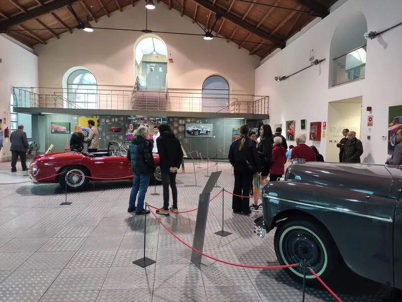 Presentación de la muestra 'Arte y Automoción'. Foto Museo de Automoción de Salamanca