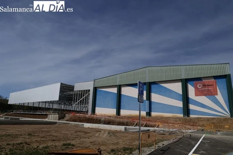 Visita del alcalde de Salamanca, Carlos García Carbayo, a las obras de la nueva Ciudad Deportiva Lazarillo. Foto de David Sañudo