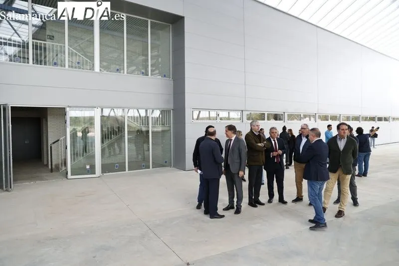 Visita del alcalde de Salamanca, Carlos García Carbayo, a las obras de la nueva Ciudad Deportiva Lazarillo. Foto de David Sañudo