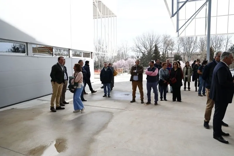 Visita del alcalde de Salamanca, Carlos García Carbayo, a las obras de la nueva Ciudad Deportiva Lazarillo. Foto de David Sañudo