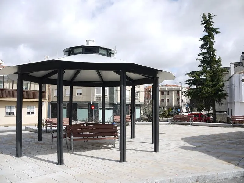 Foto 3 - La plaza de la Cilla de Carbajosa ya luce sus mejores galas