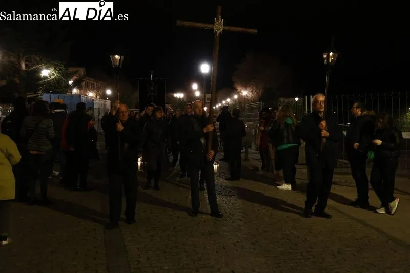 Foto 7 - El Cristo de la Luz recorre las calles salmantinas