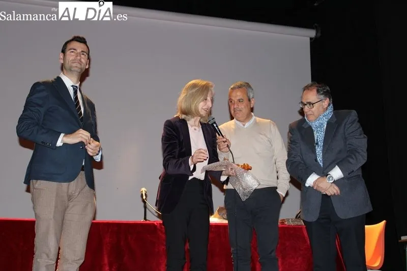 Foto 8 - Medina de Rioseco presenta en Alba de Tormes su Semana Santa