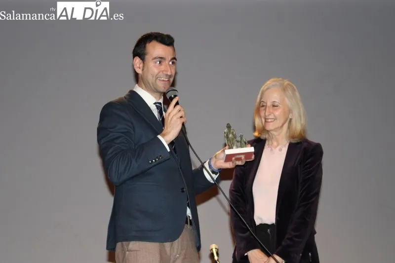 Foto 6 - Medina de Rioseco presenta en Alba de Tormes su Semana Santa