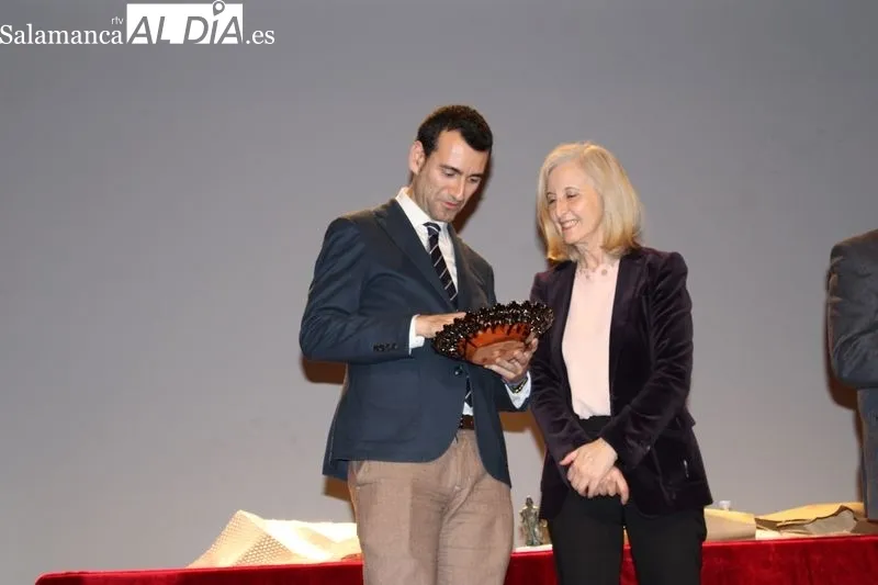 Foto 5 - Medina de Rioseco presenta en Alba de Tormes su Semana Santa
